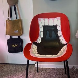 Mouth chair